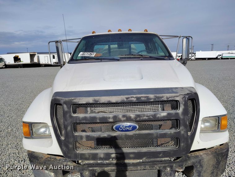 image for item YA1591 2004 Ford  F650 SuperCab flatbed truck
