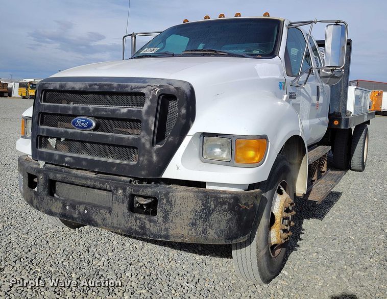 image for item YA1591 2004 Ford  F650 SuperCab flatbed truck