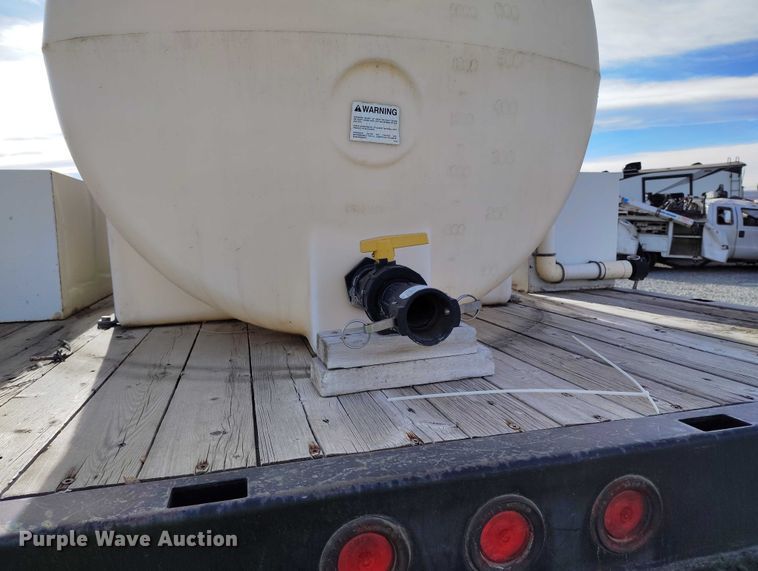 image for item YA1591 2004 Ford  F650 SuperCab flatbed truck