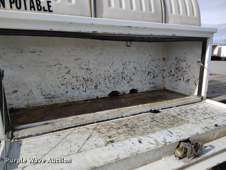 image for item YA1591 2004 Ford  F650 SuperCab flatbed truck