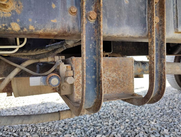 image for item YA1591 2004 Ford  F650 SuperCab flatbed truck