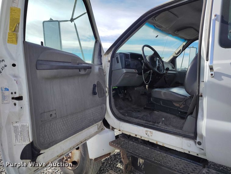 image for item YA1591 2004 Ford  F650 SuperCab flatbed truck