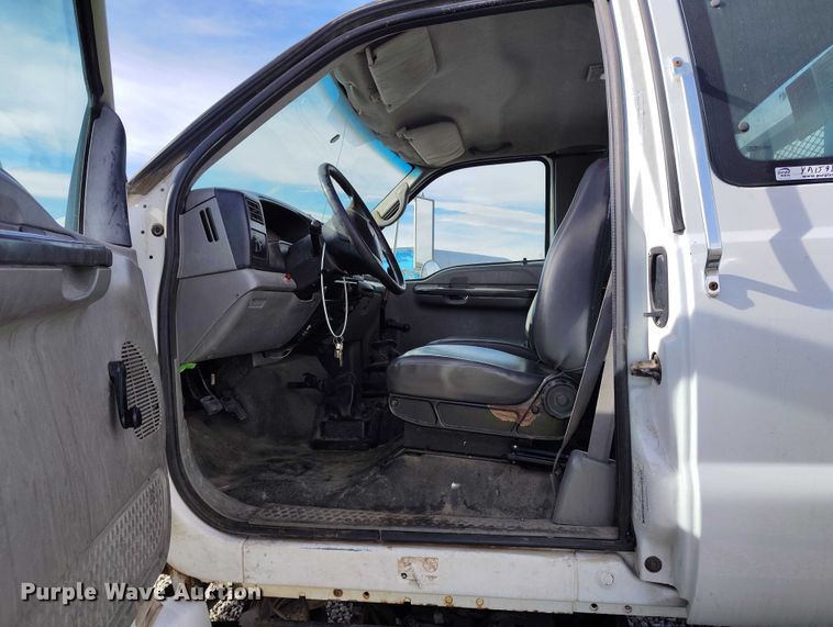 image for item YA1591 2004 Ford  F650 SuperCab flatbed truck