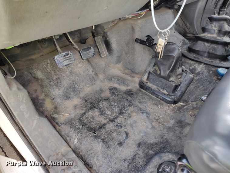 image for item YA1591 2004 Ford  F650 SuperCab flatbed truck