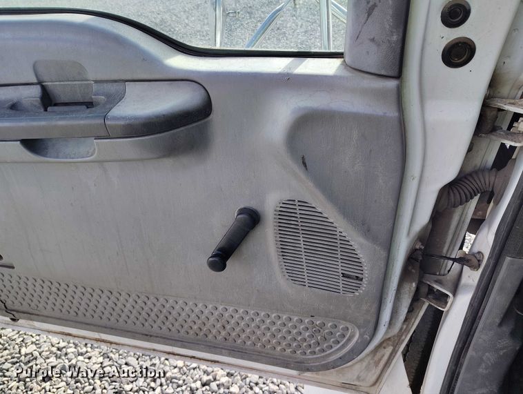 image for item YA1591 2004 Ford  F650 SuperCab flatbed truck