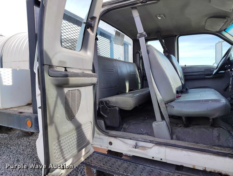 image for item YA1591 2004 Ford  F650 SuperCab flatbed truck