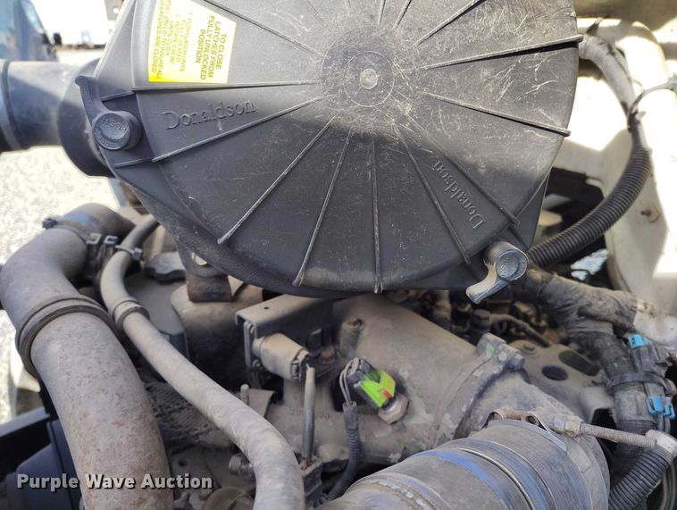 image for item YA1591 2004 Ford  F650 SuperCab flatbed truck