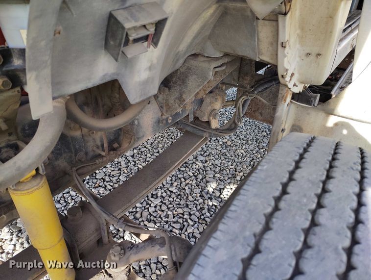 image for item YA1591 2004 Ford  F650 SuperCab flatbed truck