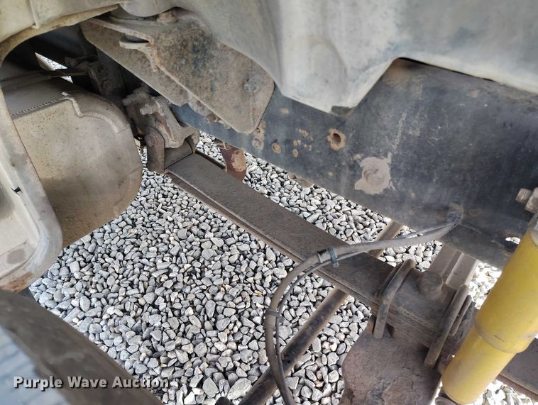 image for item YA1591 2004 Ford  F650 SuperCab flatbed truck