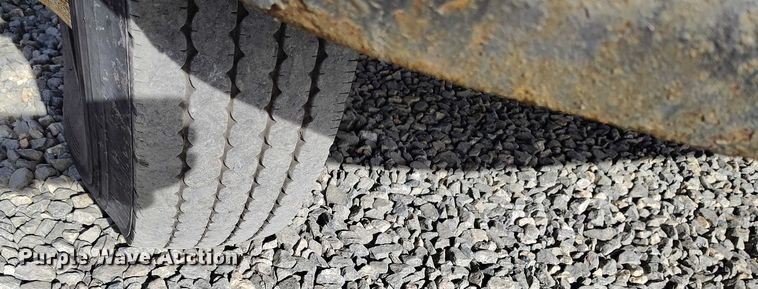 image for item YA1591 2004 Ford  F650 SuperCab flatbed truck