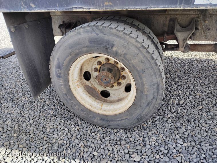 image for item YA1591 2004 Ford  F650 SuperCab flatbed truck