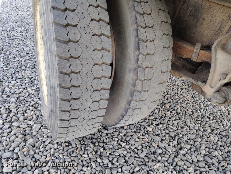 image for item YA1591 2004 Ford  F650 SuperCab flatbed truck