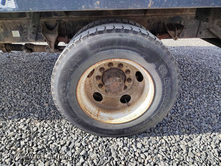 image for item YA1591 2004 Ford  F650 SuperCab flatbed truck