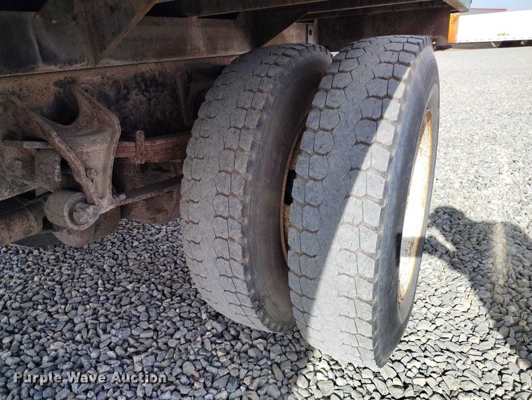 image for item YA1591 2004 Ford  F650 SuperCab flatbed truck