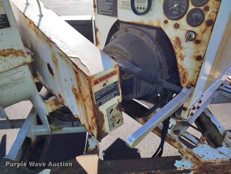 image for item YA1592 2013 Altec DC912A wood chipper