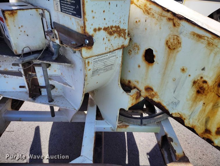 image for item YA1592 2013 Altec DC912A wood chipper