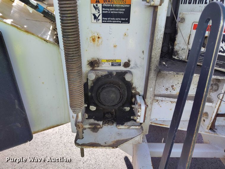 image for item YA1592 2013 Altec DC912A wood chipper