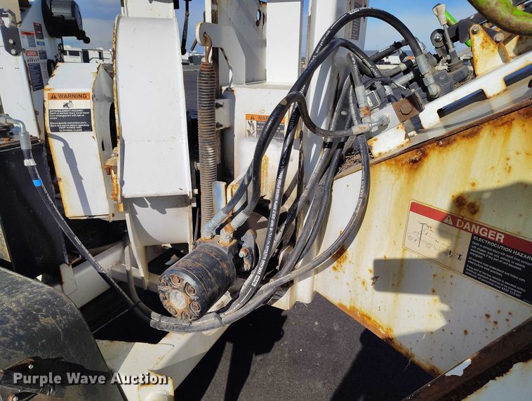 image for item YA1592 2013 Altec DC912A wood chipper
