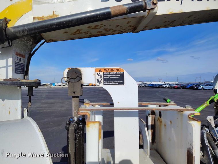 image for item YA1592 2013 Altec DC912A wood chipper