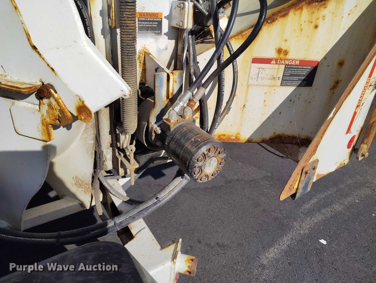 image for item YA1592 2013 Altec DC912A wood chipper