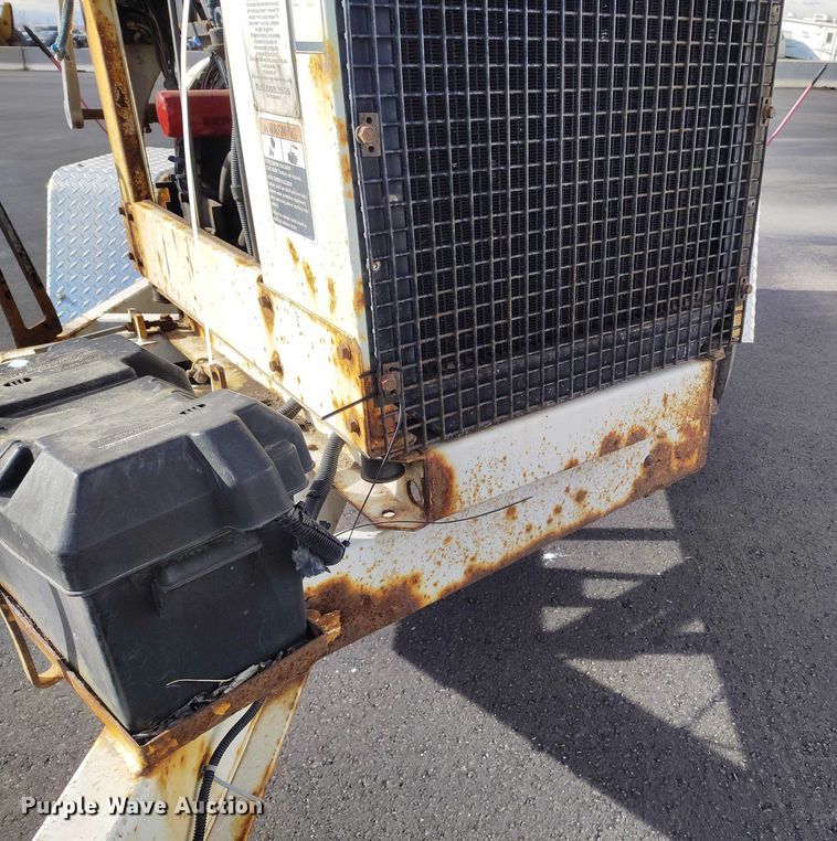 image for item YA1593 2008 Altec DC1217 wood chipper