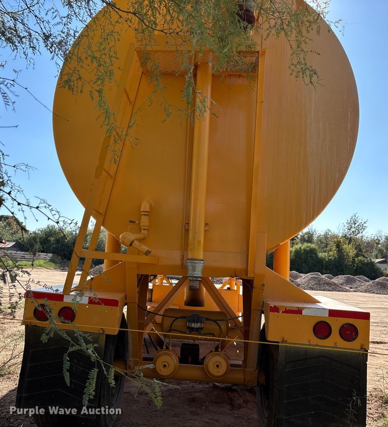 image for item DH8740 2001 Klein KPT-120 water tank