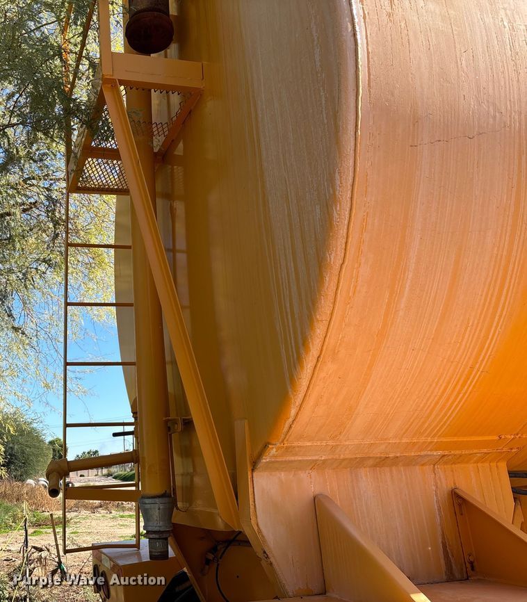 image for item DH8740 2001 Klein KPT-120 water tank