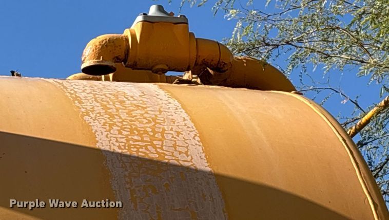 image for item DH8740 2001 Klein KPT-120 water tank