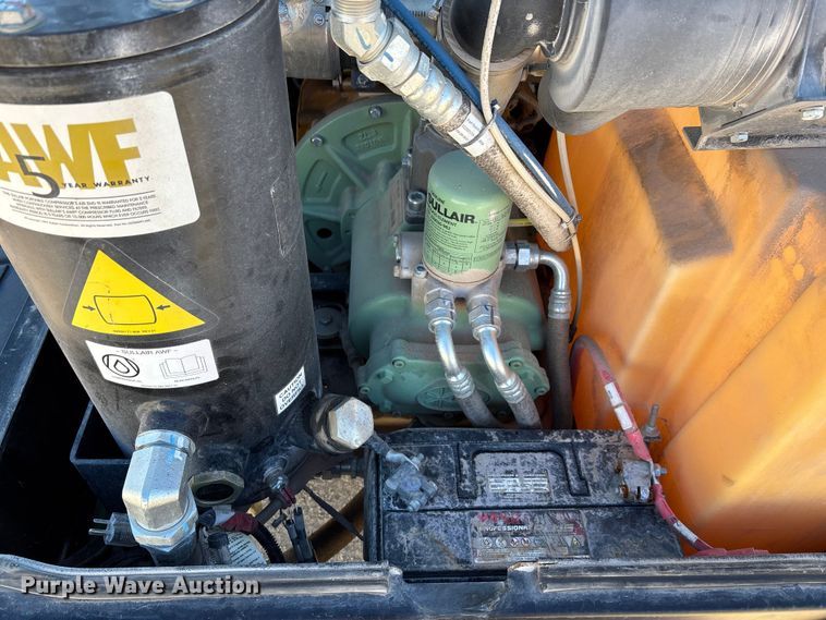 image for item DH8742 2021 Sullair 185F/DPQ/CA4 air compressor