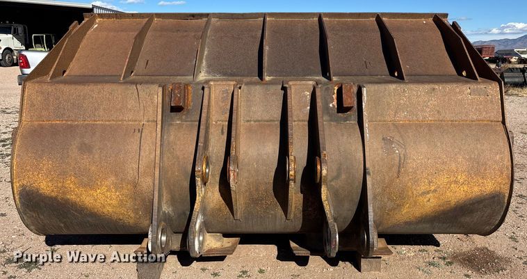 image for item DH8746 Rockland 1200 wheel loader bucket