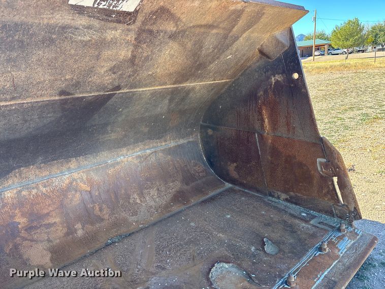 image for item DH8746 Rockland 1200 wheel loader bucket