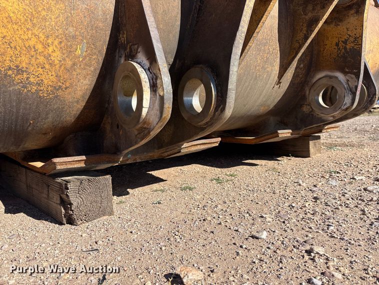 image for item DH8746 Rockland 1200 wheel loader bucket