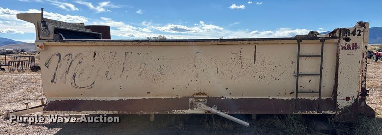 image for item DH8748 1989 K&H dump truck bed