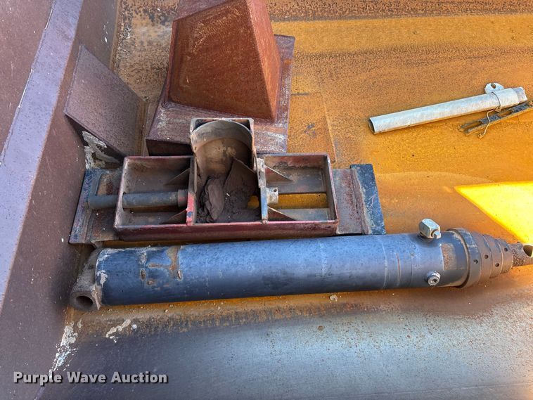 image for item DH8748 1989 K&H dump truck bed