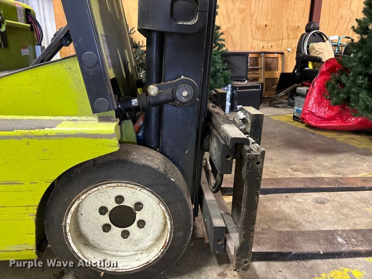 image for item DK0188 Clark TMG15S forklift