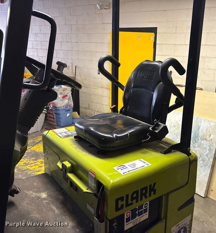 image for item DK0188 Clark TMG15S forklift
