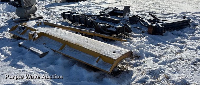 image for item DK0190 Henke wing plow