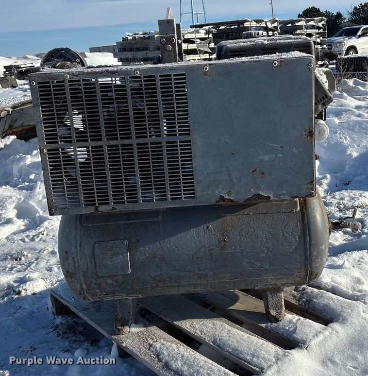 image for item DK0191 Ingersoll Rand 2475 air compressor