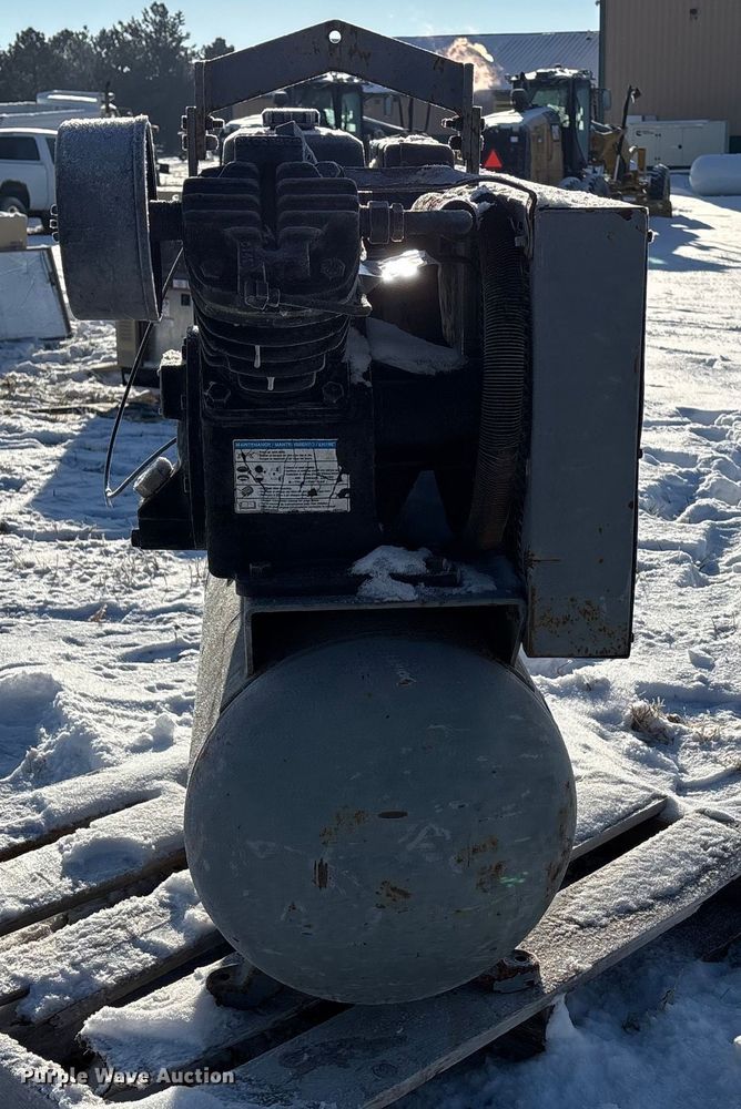 image for item DK0191 Ingersoll Rand 2475 air compressor