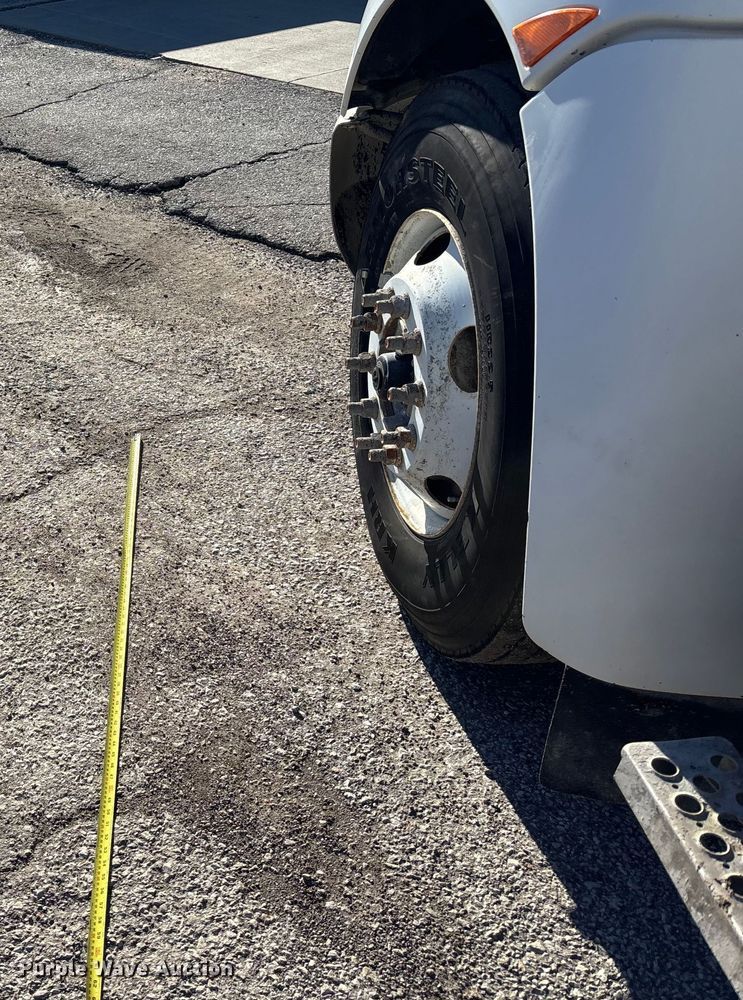 image for item DK0198 2009 Kenworth T370 water truck