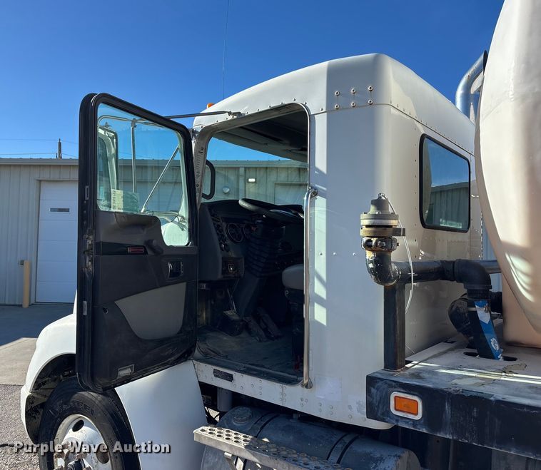 image for item DK0198 2009 Kenworth T370 water truck