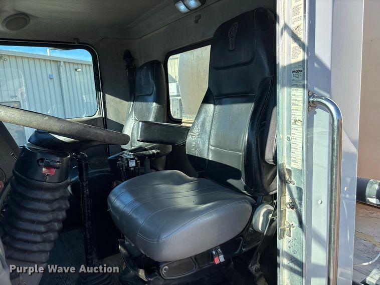 image for item DK0198 2009 Kenworth T370 water truck