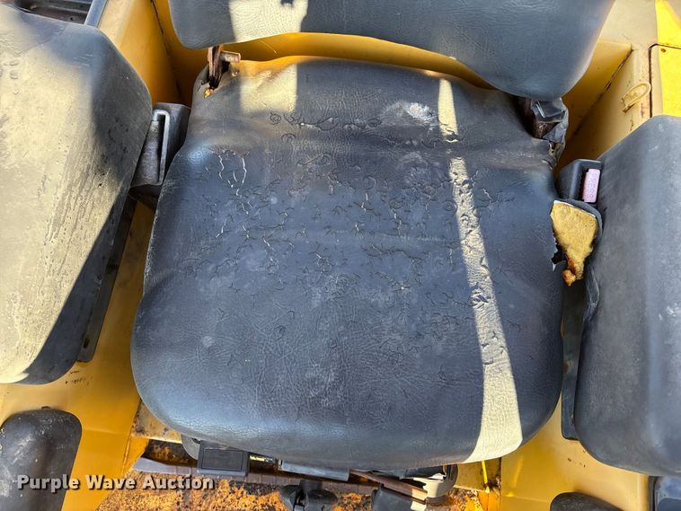 image for item DK0213 1996 John Deere 850 C dozer