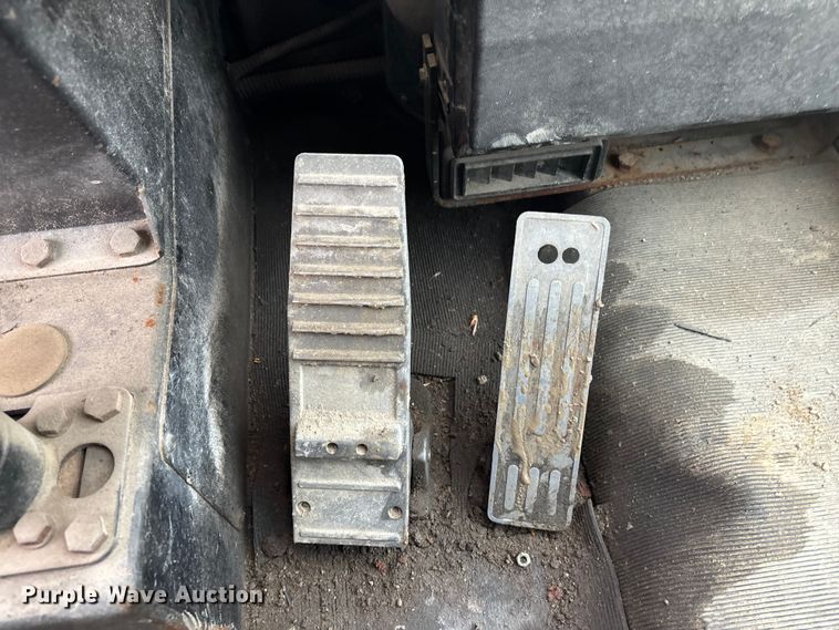 image for item DK0222 1998 Hyster RS46-35CH reach stacker