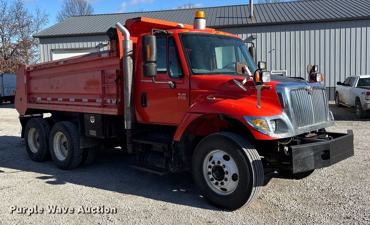 image for item DK0224 2005 International 7400 dump truck