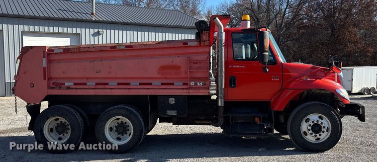 image for item DK0224 2005 International 7400 dump truck