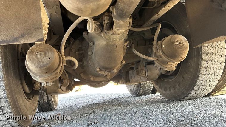 image for item DK0224 2005 International 7400 dump truck