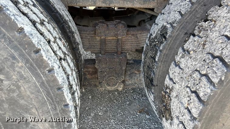 image for item DK0224 2005 International 7400 dump truck