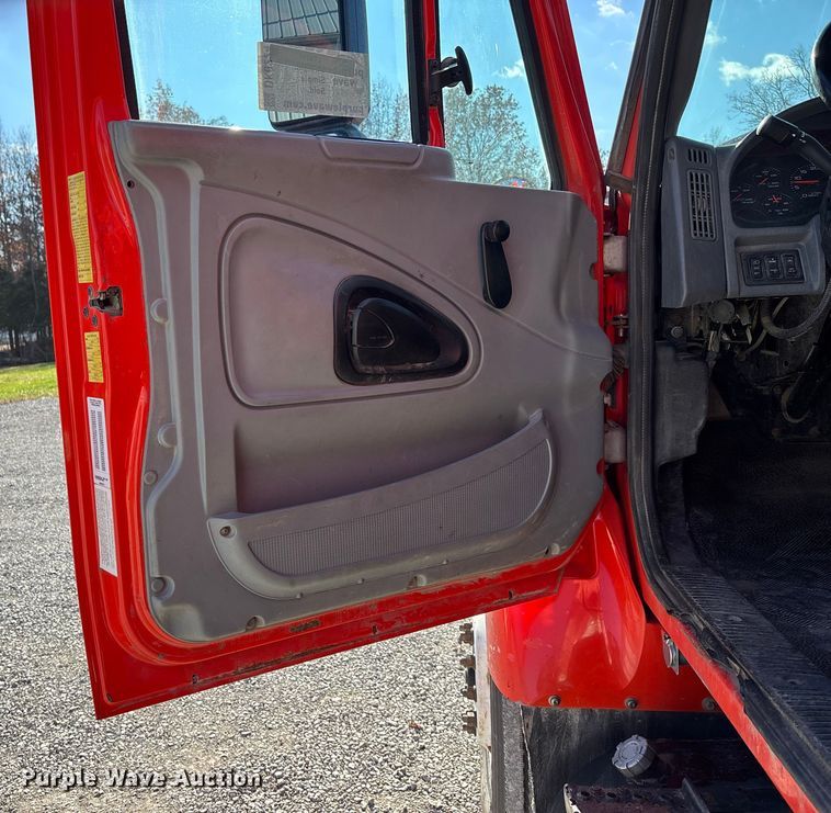 image for item DK0224 2005 International 7400 dump truck