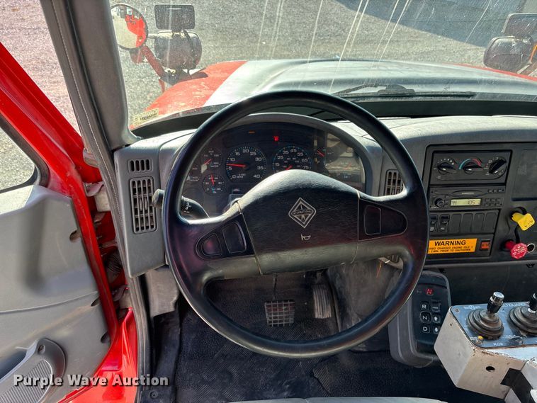 image for item DK0224 2005 International 7400 dump truck